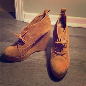 Le château authentic suède Wedge booties